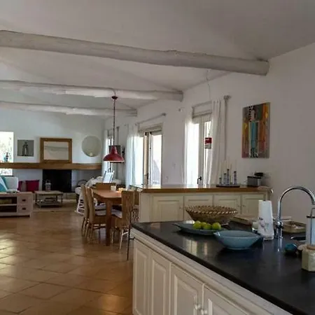 Villa Sleeps 8 Wifi *