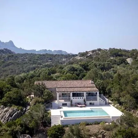 Villa Sleeps 8 Wifi *
