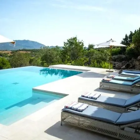 Villa Sleeps 8 Wifi