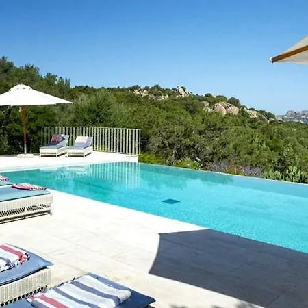 Villa Sleeps 8 Wifi
