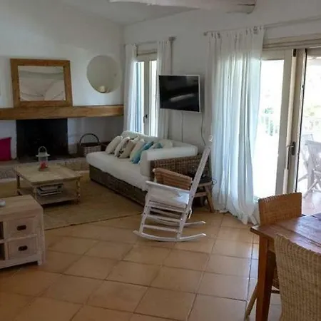 Sleeps 8 Wifi Villa